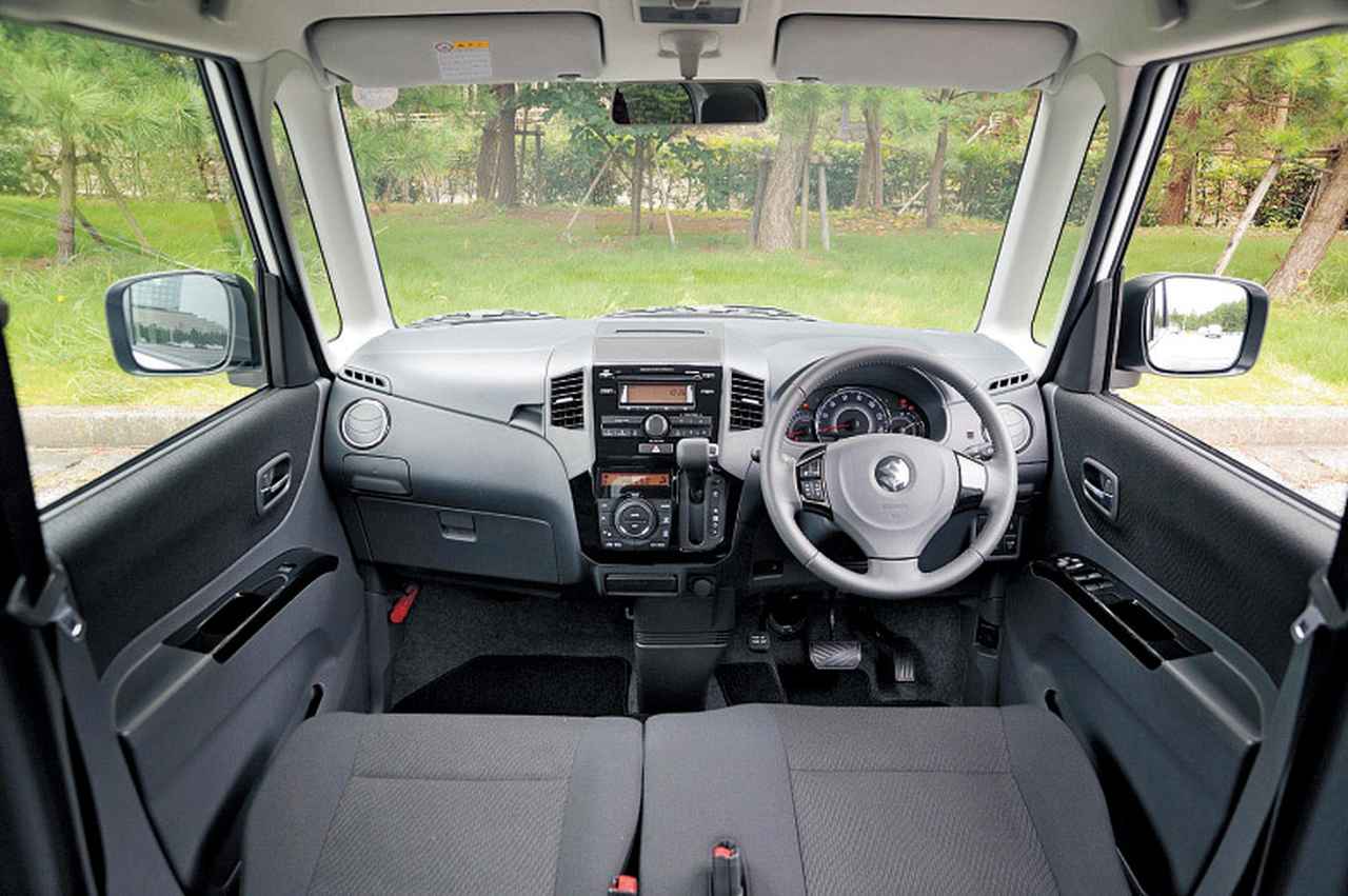 スズキ パレットSWは大人の男が乗れる軽ハイトワゴン。副変速機構付き