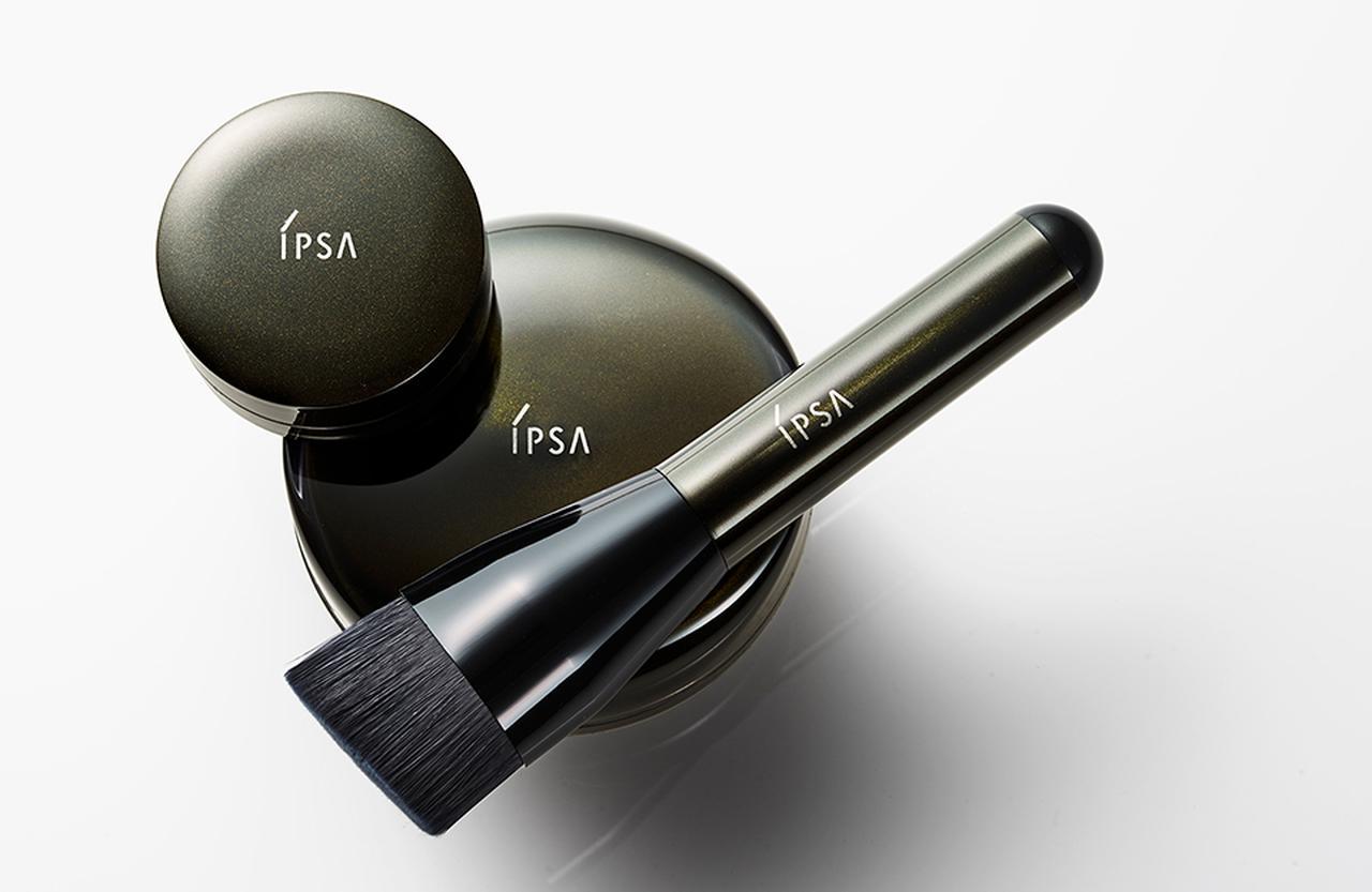 自ら生み出す“ツヤ”を活かす 究極*のファウンデイションで 幸福な輝き