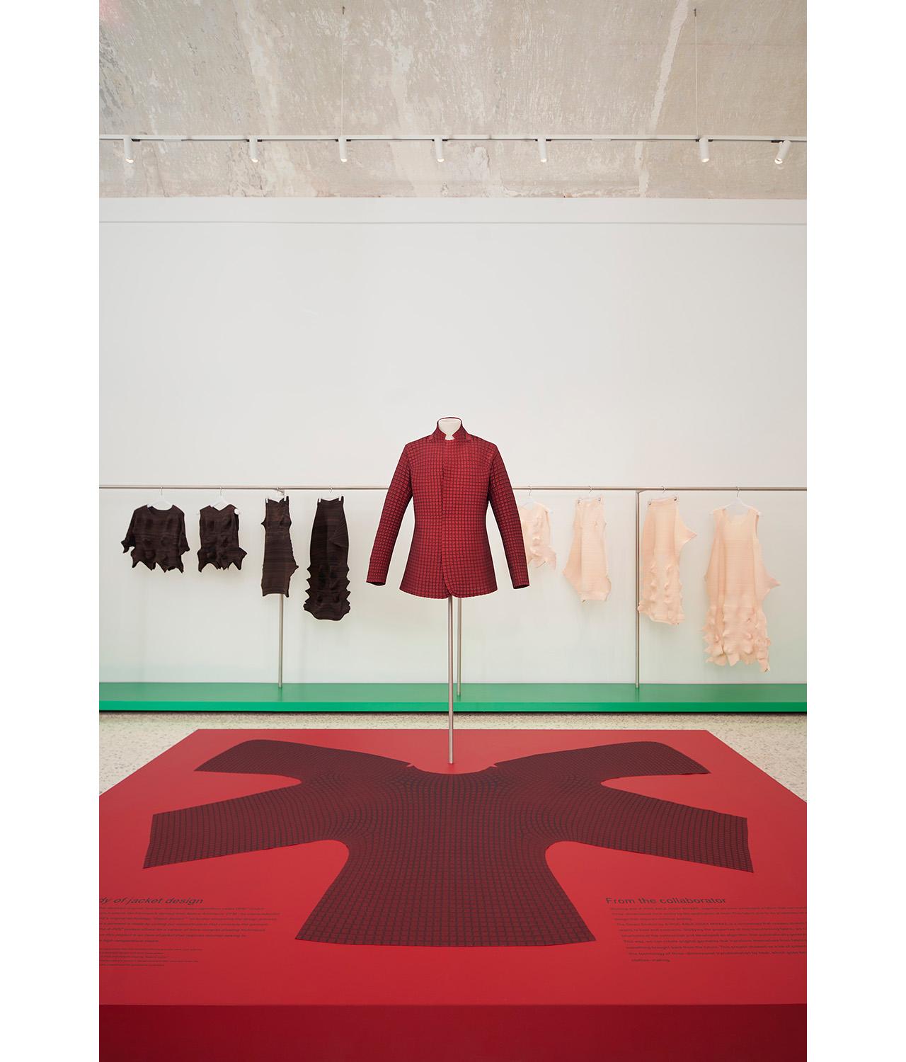 A-POC ABLE ISSEY MIYAKEが ミラノデザインウィークで示した 「一枚の