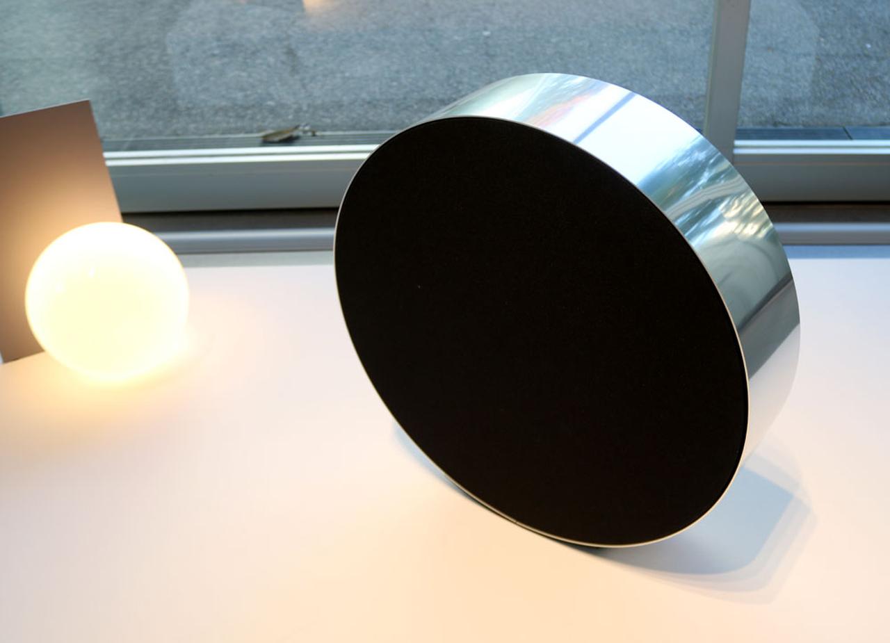 Bang＆Olufsen、最新スピーカー「Besound Edge」と往年の名機を一堂に