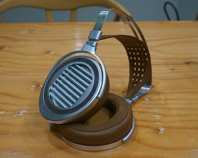 HIFIMAN平面磁気駆動型ヘッドホンの最高峰モデル「SUSVARA UNVEILED
