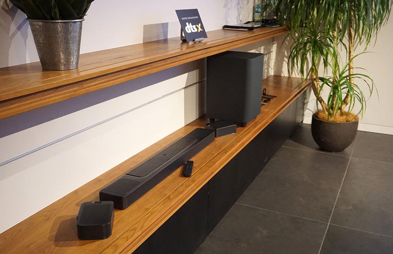 革新的機能を備えたJBLのサウンドバー「BAR 1000」がクラウドファン