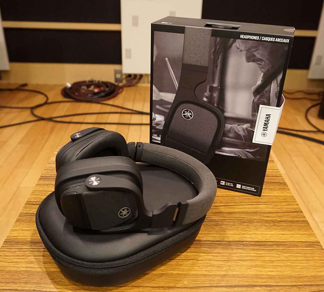 シネマDSP機能を内蔵した、ヤマハのワイヤレスヘッドホン「YH-L700A