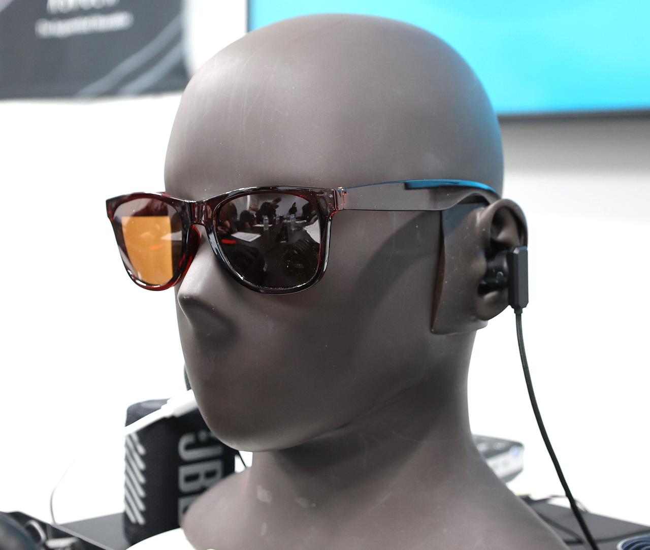 リオン、手軽に聴こえのサポートができるワイヤレスイヤホンタイプの