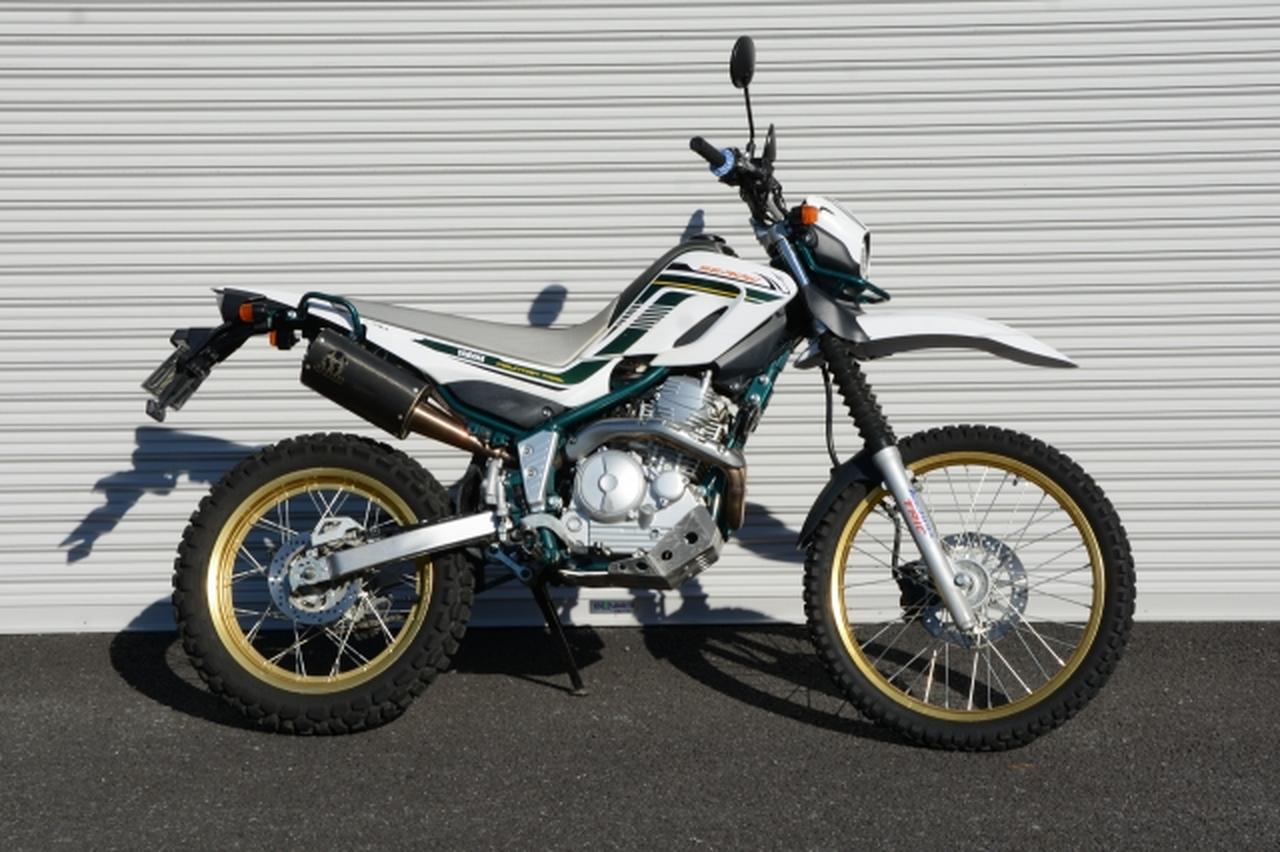 セロー250用ロングサスが発売決定、30mm車高アップで走破力を狙う