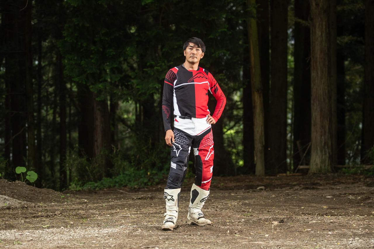 KUSHITANIのニューウエアを試す。頑強さと動きやすさを両立した、独特