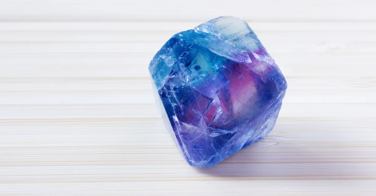 フローライトの魅力｜特徴、名前の意味、原石の形、種類など