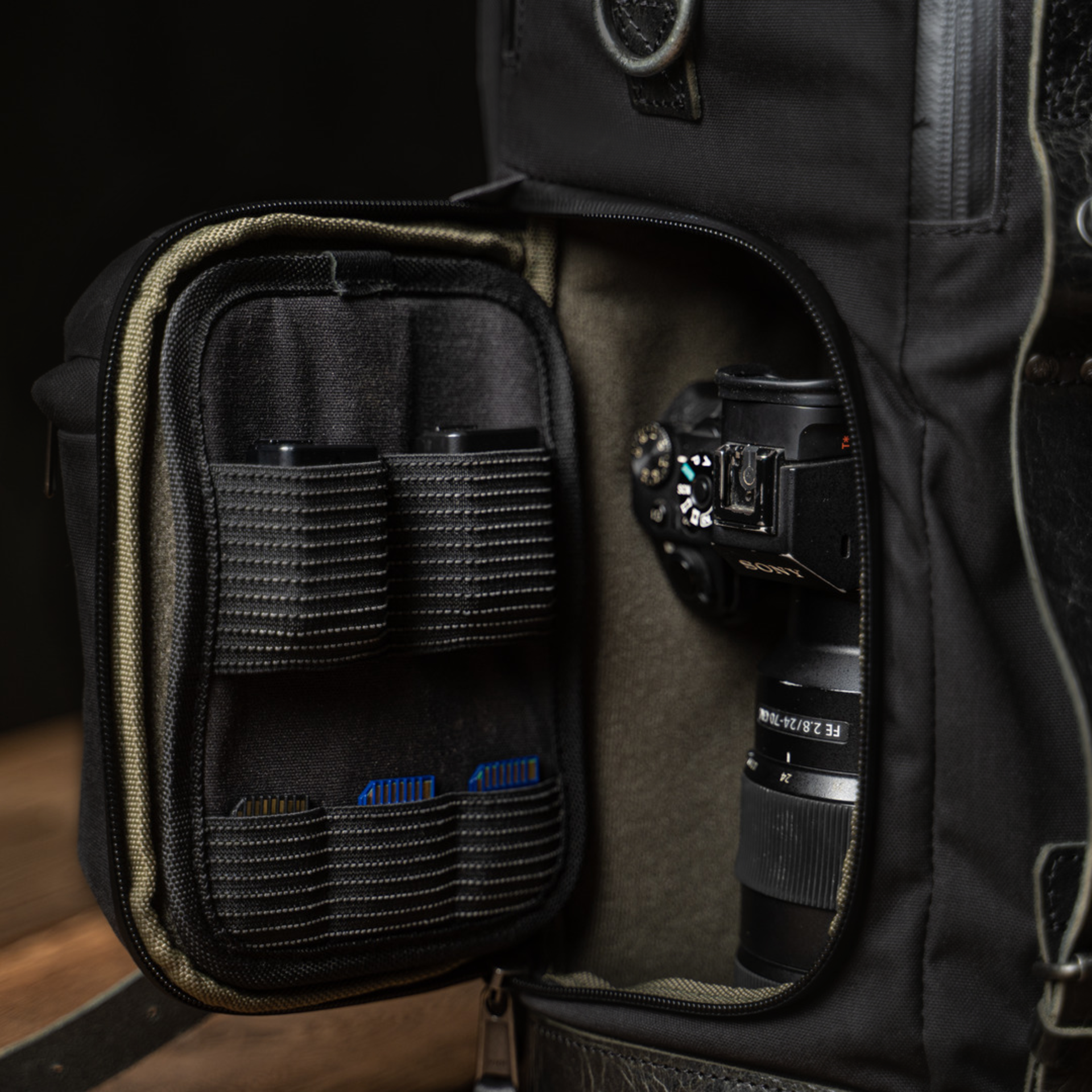 NEW CITY EXPLORER」 COMMANDER 旅行向けカメラバックパック 21L