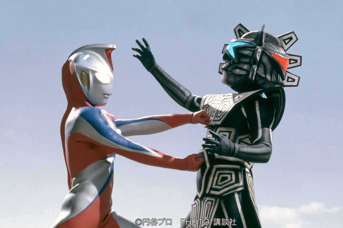 10月27日 ウルトラマンコスモス 次元を超えてやってきたギギが侵略を