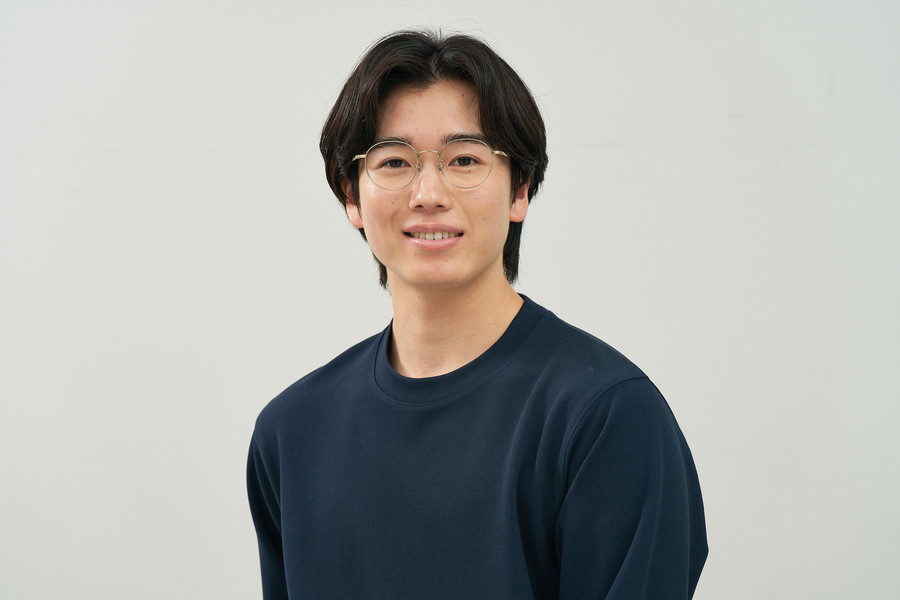 知的な印象のボストン型チタンフレーム[中顔面短縮みえメガネ