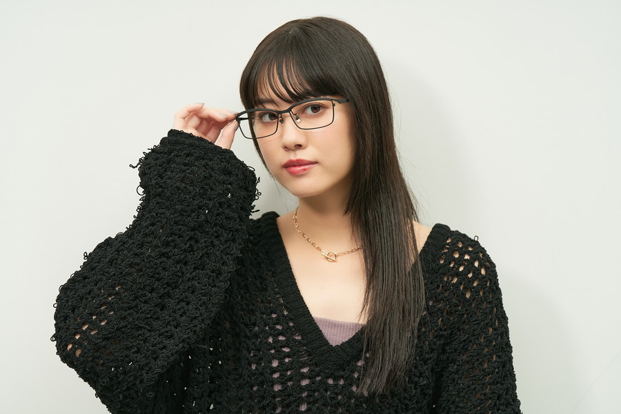 ビジネスシーンにおすすめのスクエアフレーム/FLIP UP(跳ね上げ式