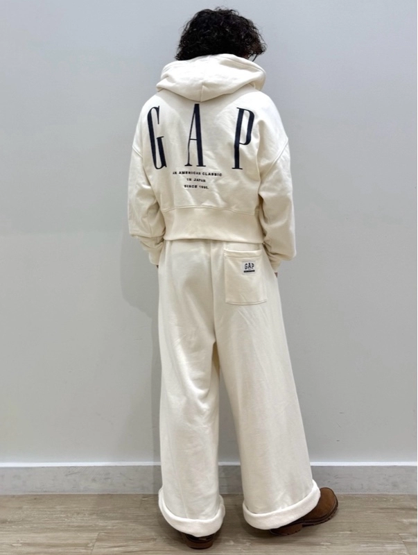 GAP30周年】スウェットセットアップのスタイリング | Gap公式