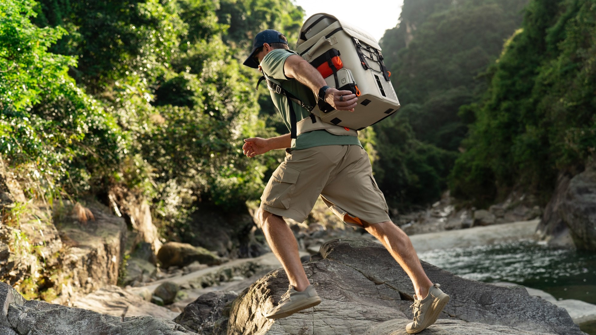 Litheliから背負って持ち運べるバックパック式のポータブル冷蔵庫