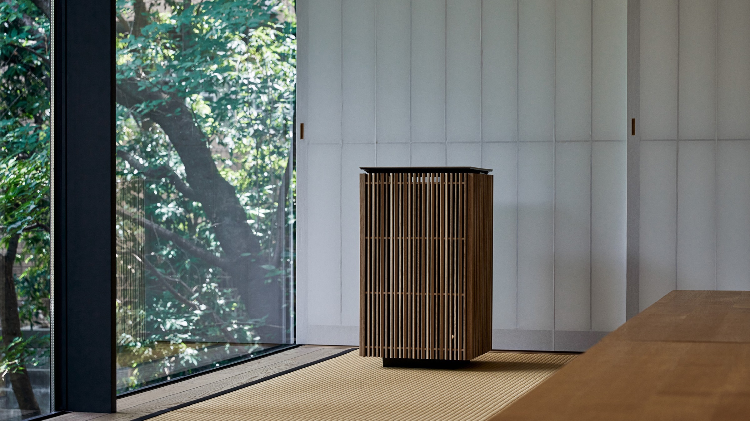 外装には本物の木材を使用！シャープが隈研吾デザイン監修のプラズマ