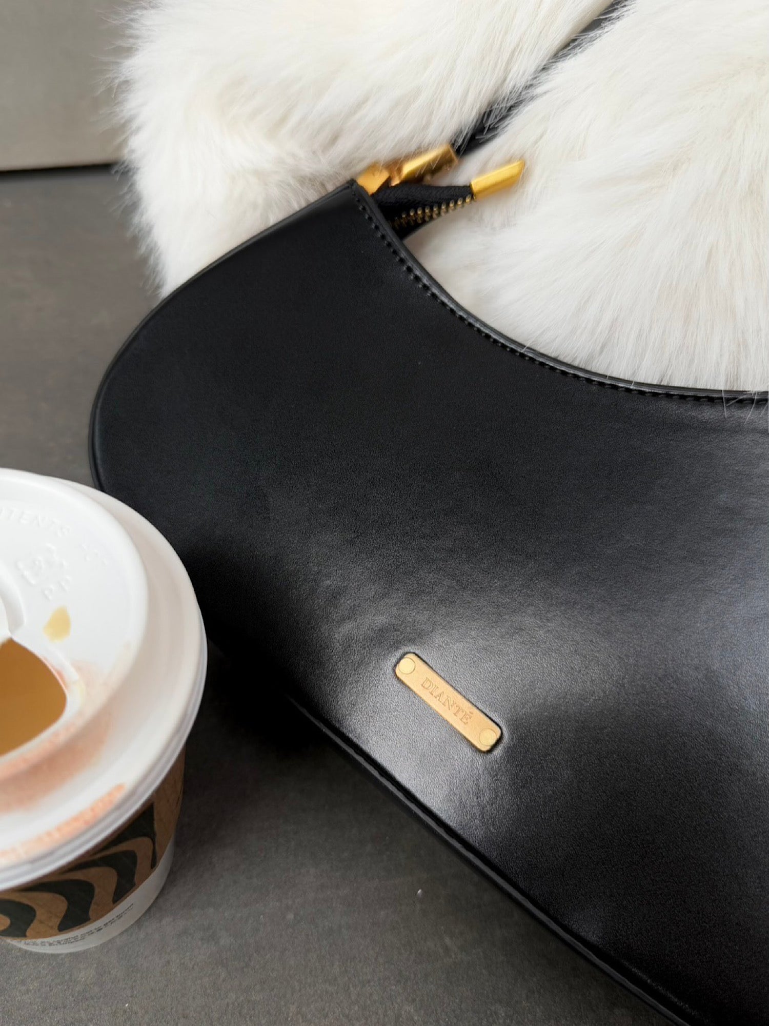 Accent logo curve shoulder bag | DIANTÉ (ディアンテ)公式通販サイト