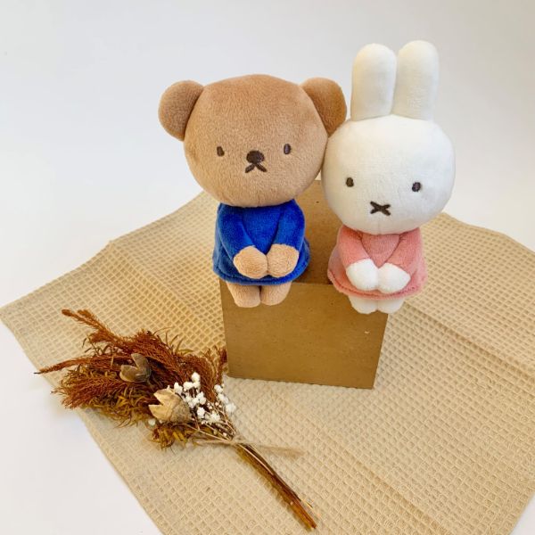 ちょっこり、おすわり、ちんまりと。 - dickbruna.jp 日本のミッフィー