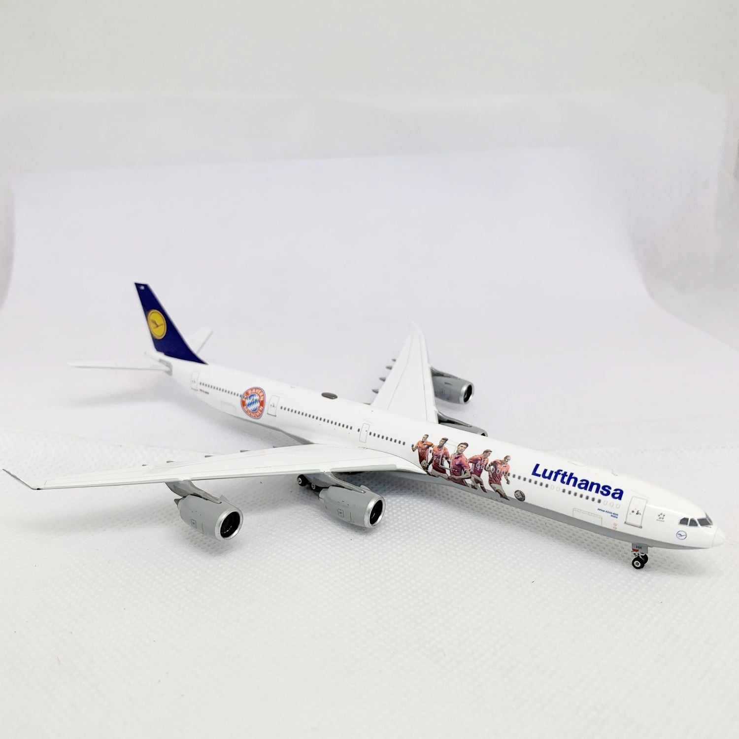 Lufthansa A340-600 D-AIHK Phoenix 1:400 04099 – Diecastbird Plane