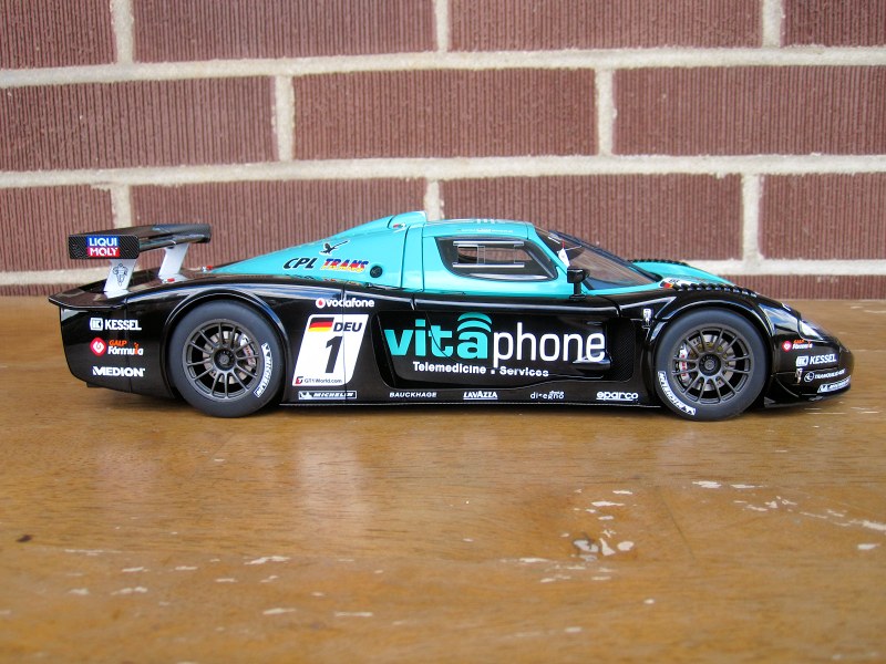 REVIEW: AUTOart Maserati MC12 FIA GT1 Championship 2010 Winner