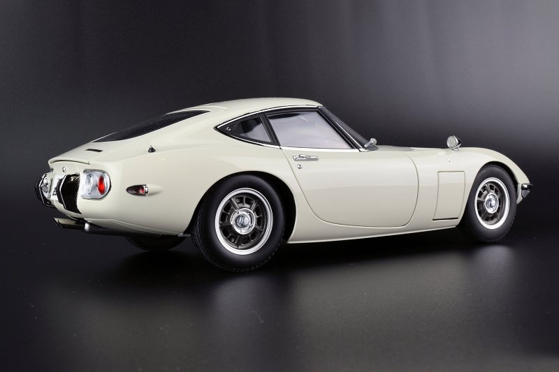 REVIEW: AUTOart Toyota 2000 GT • DiecastSociety.com