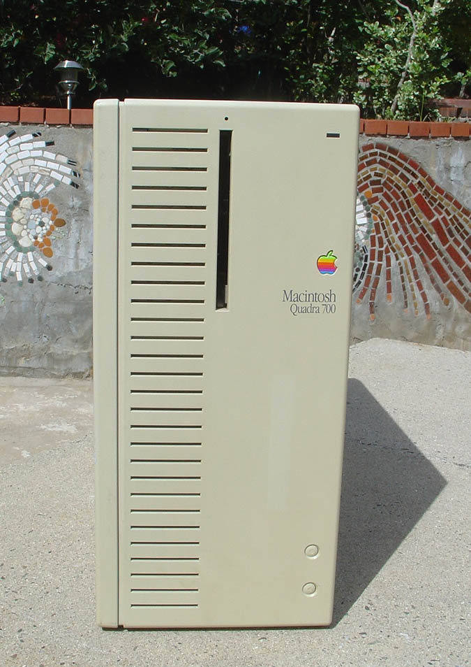 DigiBarn Systems: Apple Macintosh Quadra 700