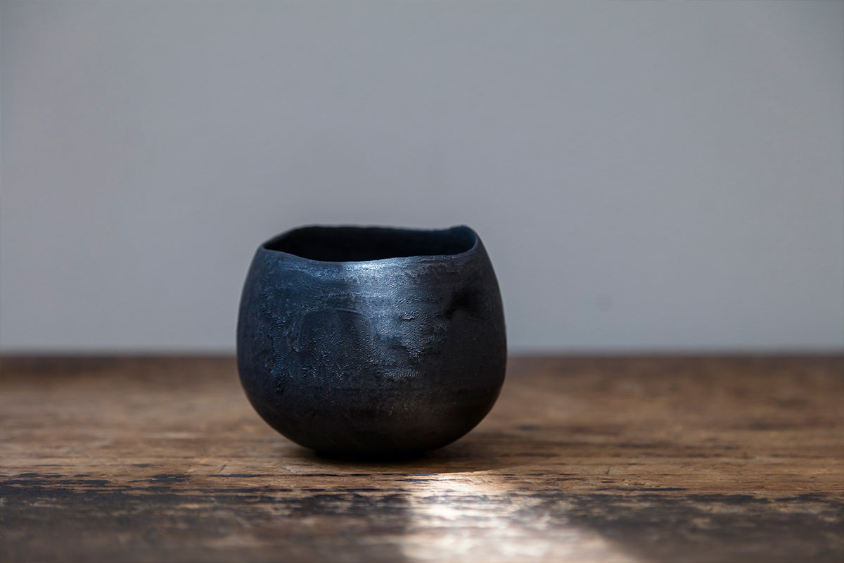 吉田直嗣のうつわ「思考を圧縮して生まれるもの」 | Discover Japan