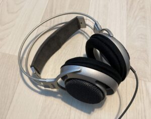 レビュー】名機SONY MDR-F1 フルオープンヘッドホンの魅力 - どせいの