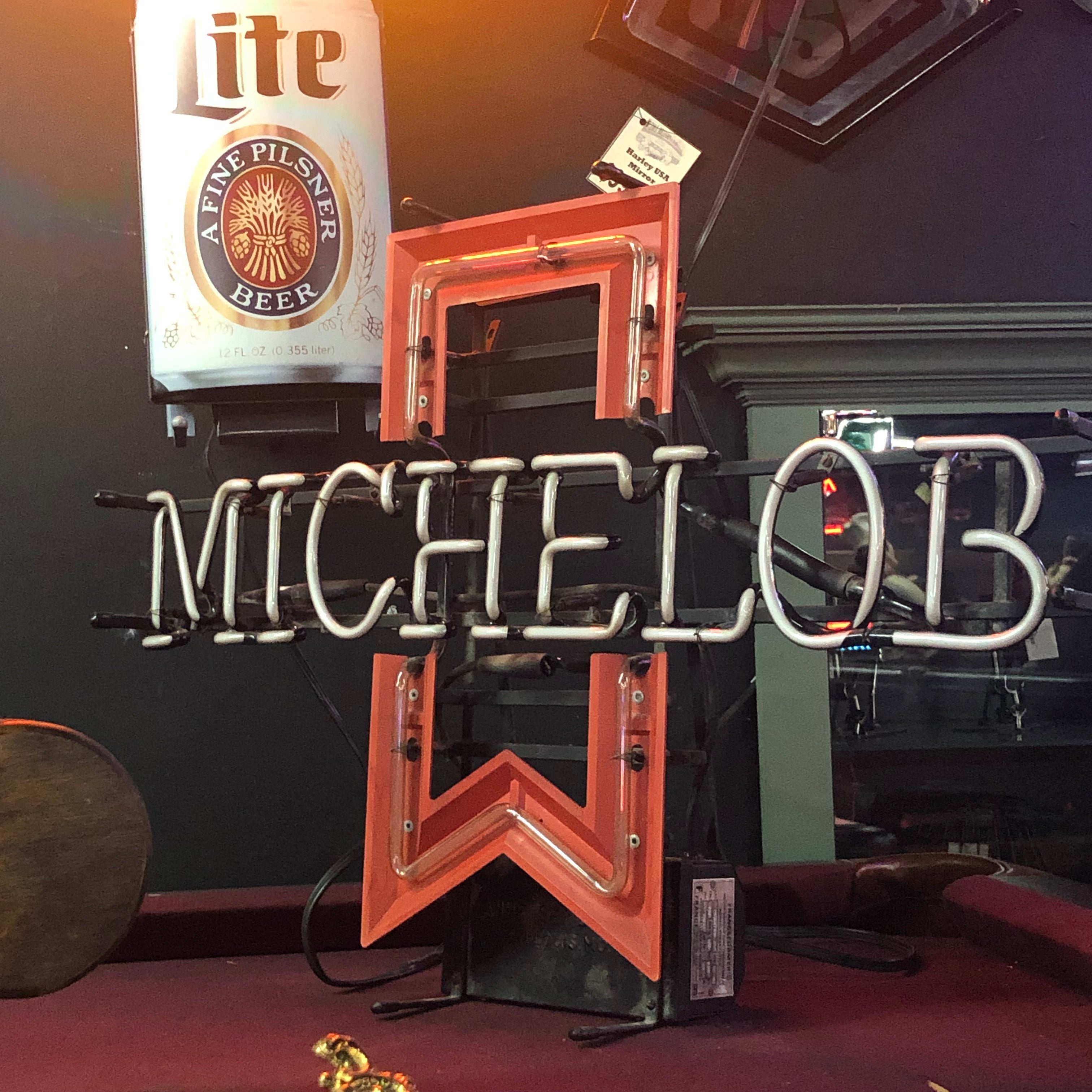 Michelob Neon Light – D&L Billiards