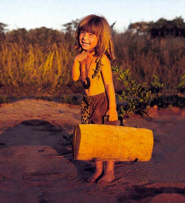 アフリカの動物と共に育ったフランス人の女の子「ティッピ(Tippi)」の