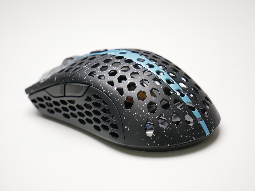 FinalMouse Starlight-12 Phantom M」レビュー。とにかく軽量で