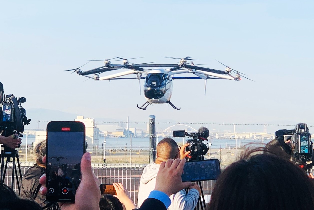 大阪・関西万博】SkyDriveが飛行を初公開 無搭乗で高さ5 mを4分間