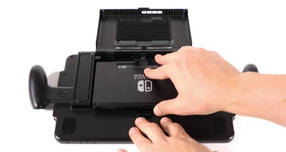 Nintendo Switchを11.6型にできるモバイルディスプレイORIONがGREEN