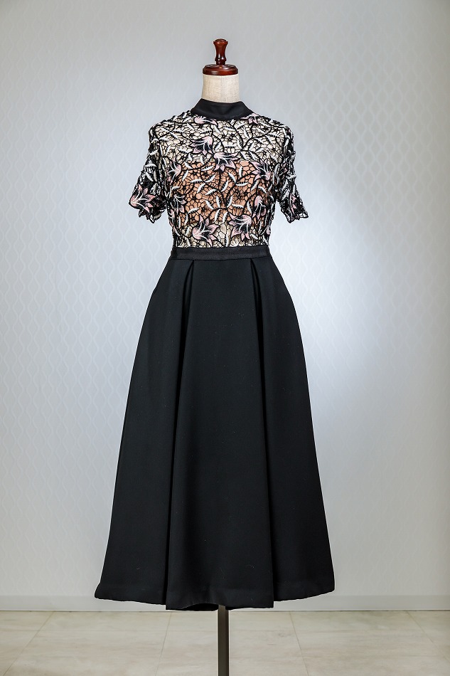 Self-portrait セルフポートレート ピンク×ブラックレースミモレドレス