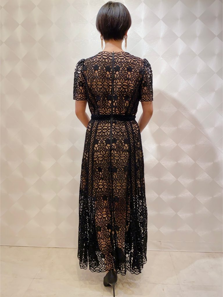 Self-portrait セルフポートレート ブラック×ベージュ半袖ミモレドレス