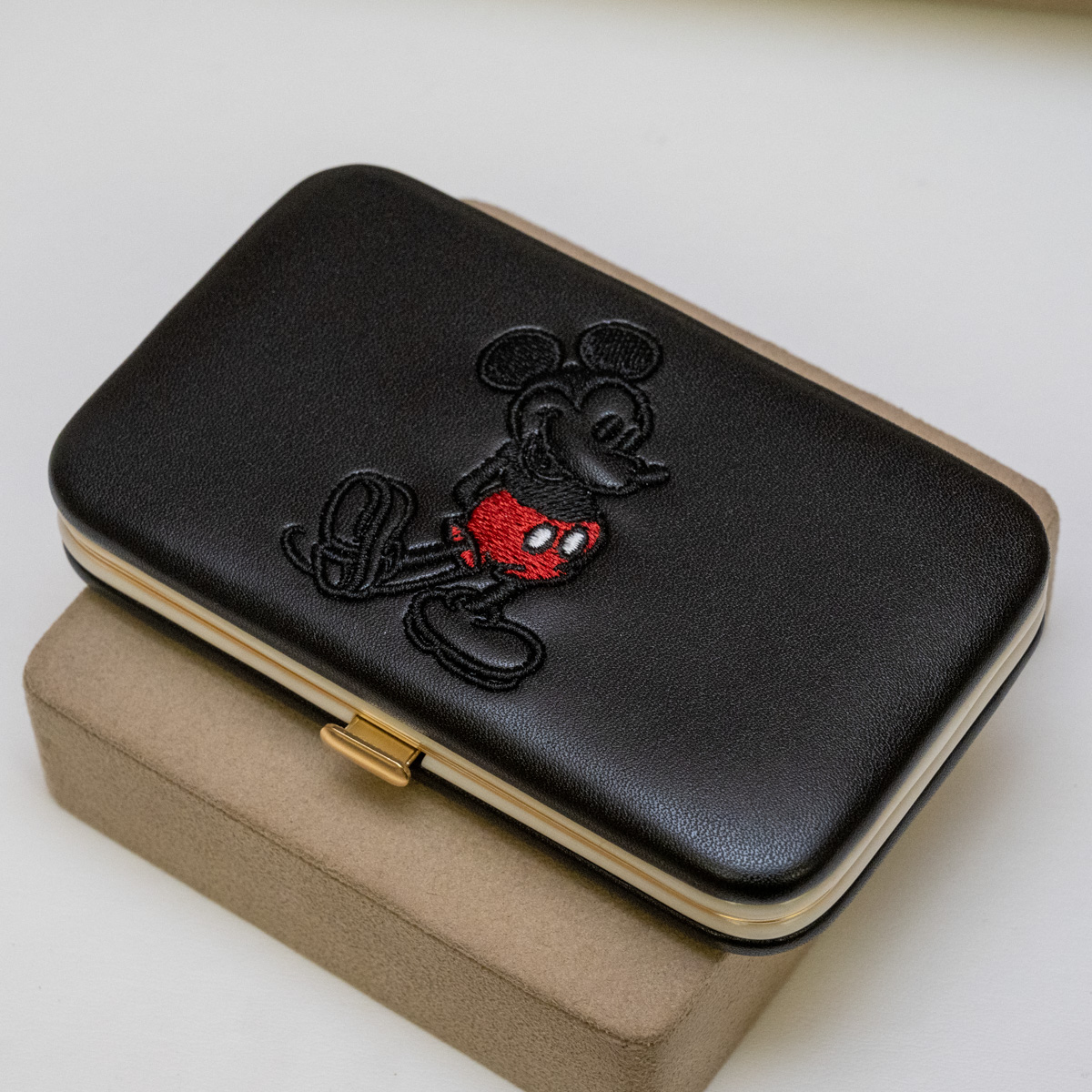 ミッキーの刺繍がポイント！ケイウノ ディズニー「Mickey Mouse
