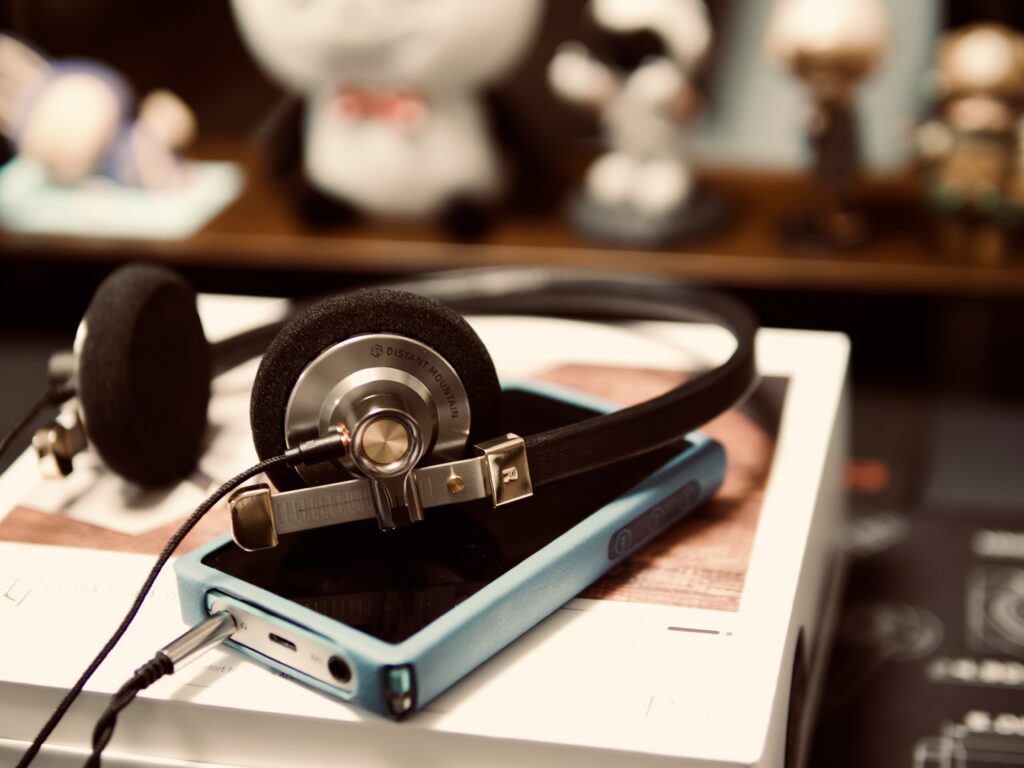 PR]ファッションに映えるレトロな高音質ヘッドホン「Rose 遠山(DISTANT