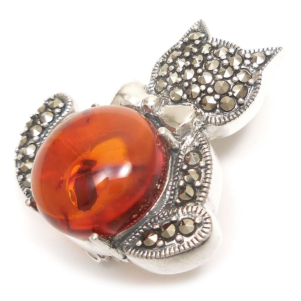 entiere アンティエーレ ブローチ レディース 猫 ネコ 琥珀 コハク