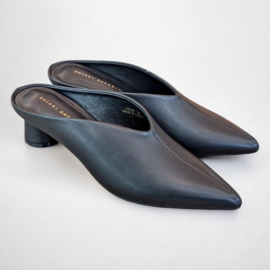 送料無料】CHIAKI KATAGIRI チアキカタギリ ミュール ポインテッド 前