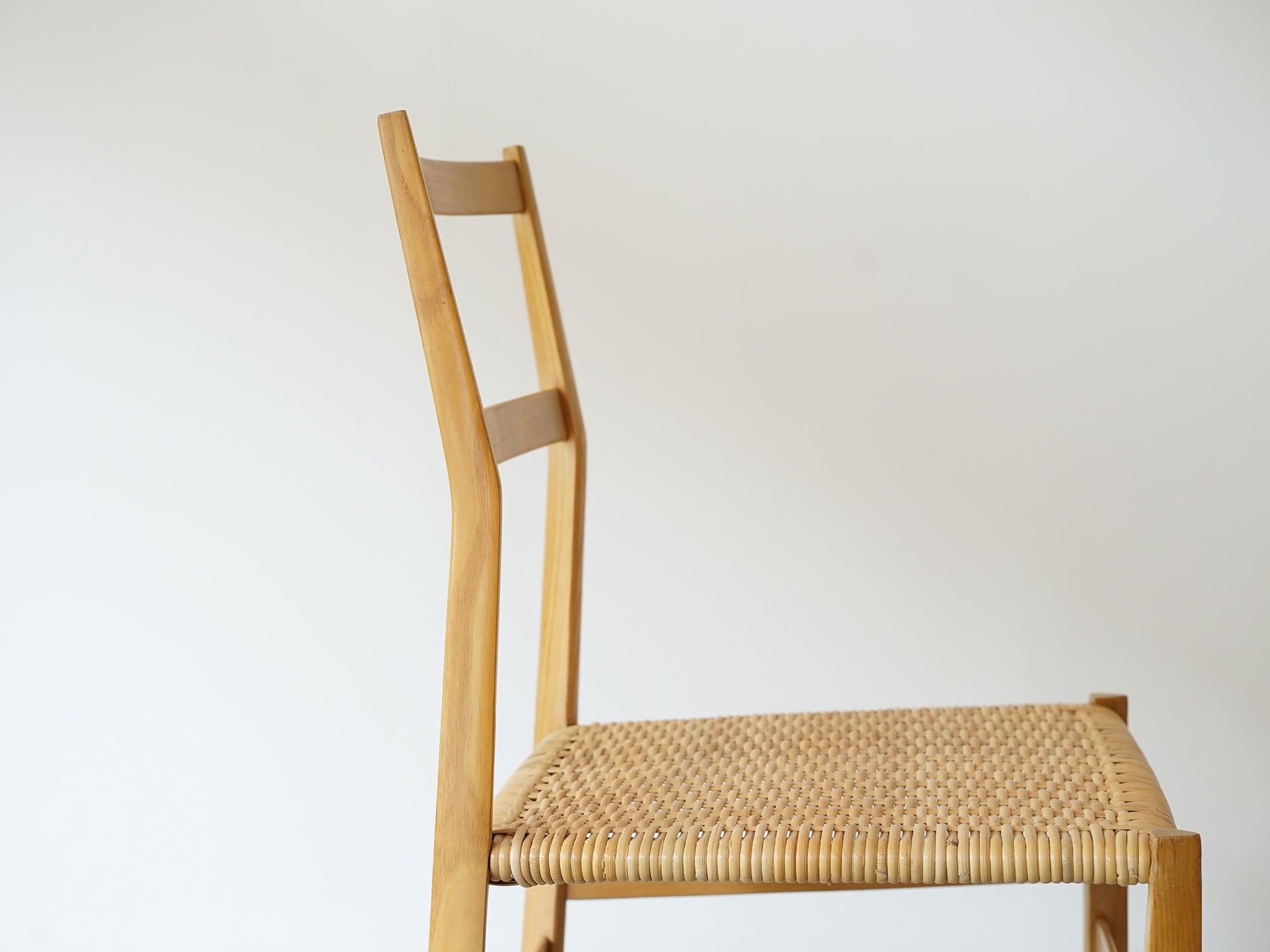 Gio Ponti（ジオ・ポンティ）“Superleggera” チェア｜ 座面張り替え