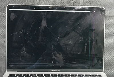 福岡県からMacBook Air A2337 右下の液晶割れで黒い帯が出る症状の修理事例
