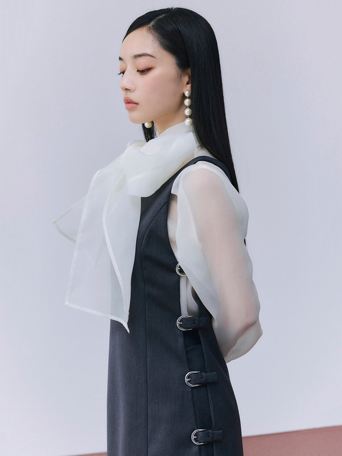 ボウタイシアーブラウス