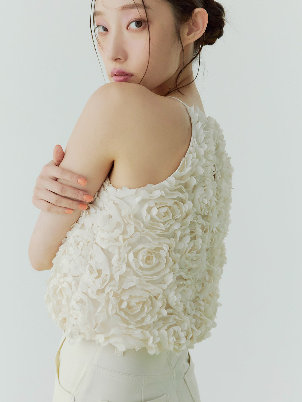 ボリュームフラワーモチーフアメスリトップス