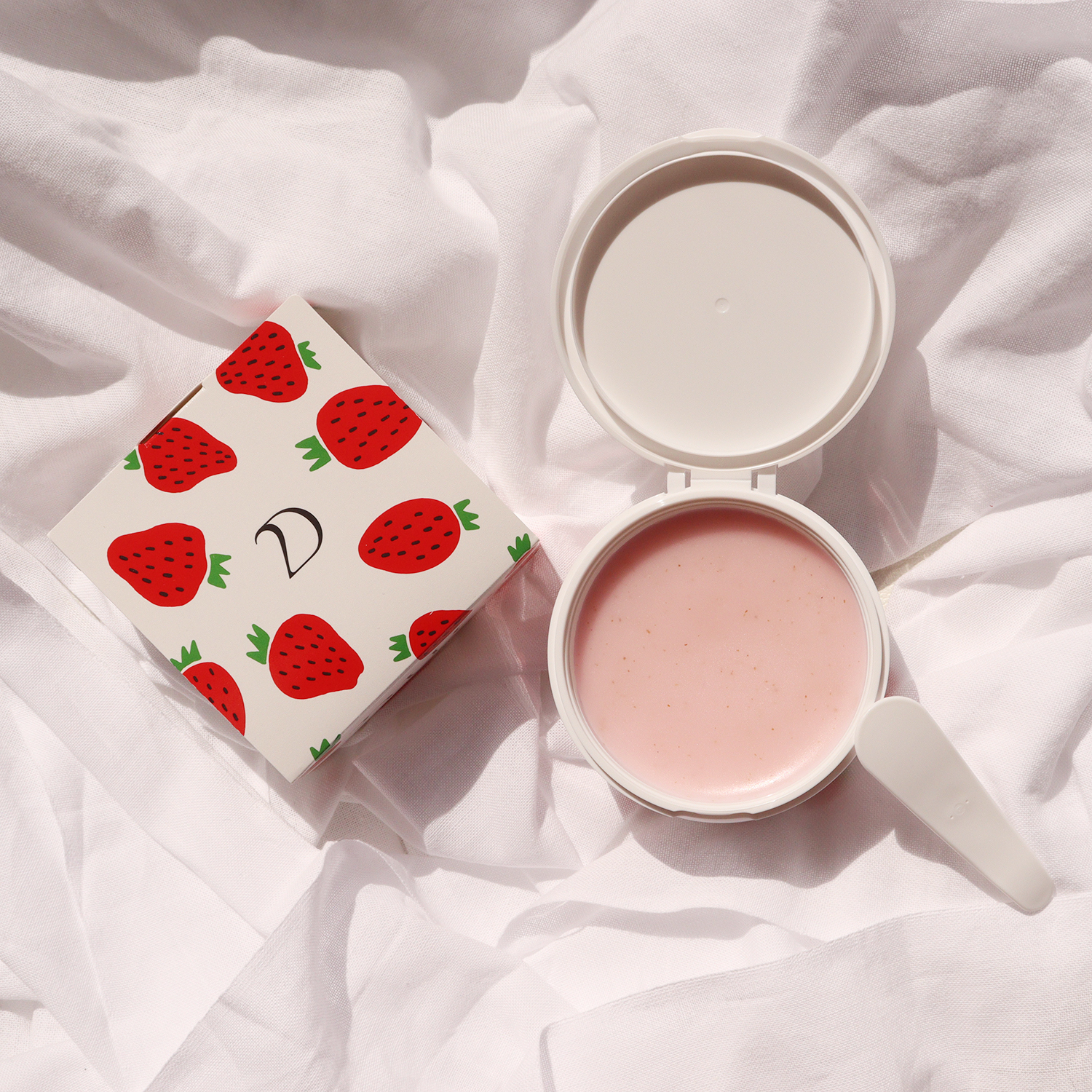 いちごの香りとピンク色の「デュオ ザ クレンジングバーム いちご