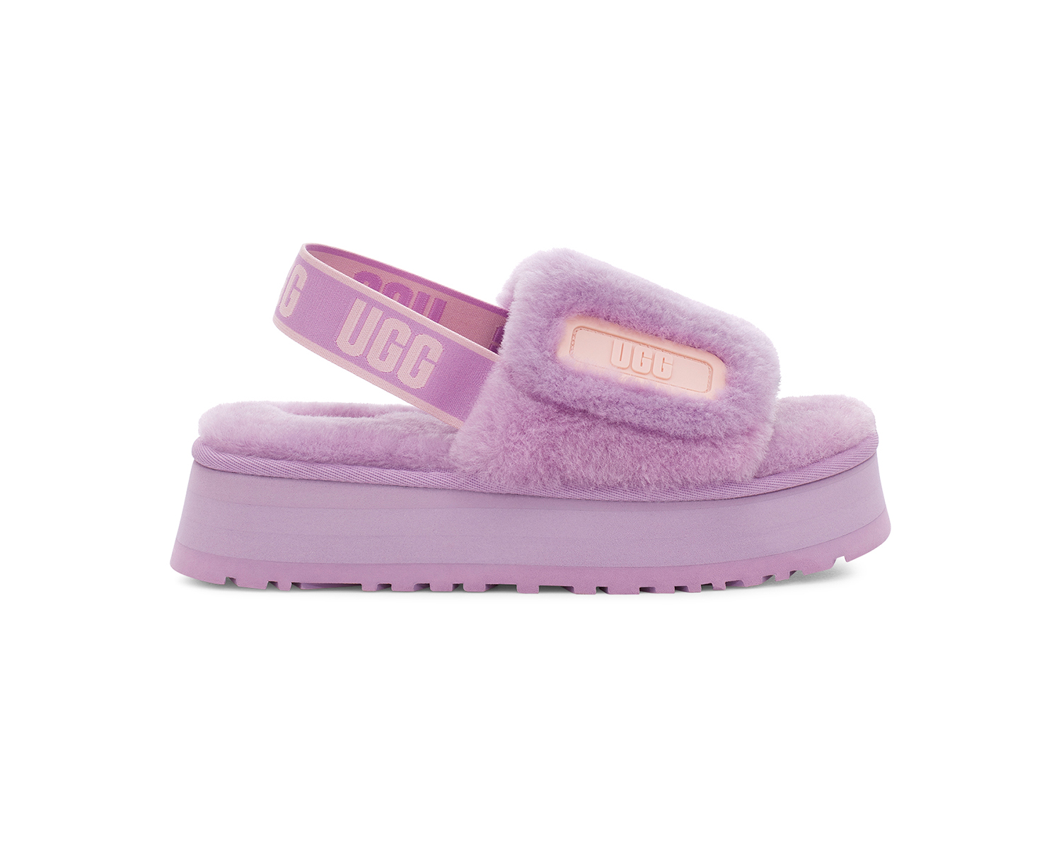 UGG(アグ)ふわふわのシープスキンファーサンダルに2021春夏の新作