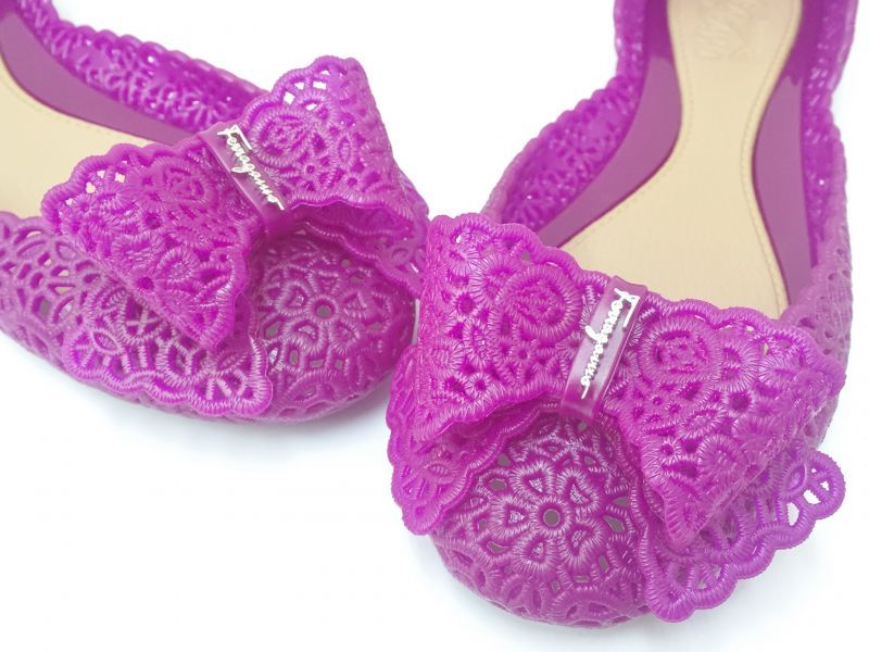 SALVATORE FERRAGAMO(サルヴァトーレフェラガモ)パープルリボン付き