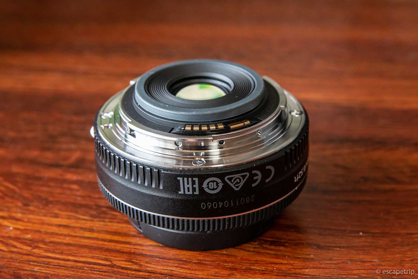 キヤノン24mmパンケーキレンズ「EF-S24mm F2.8 STM」。薄くて軽く