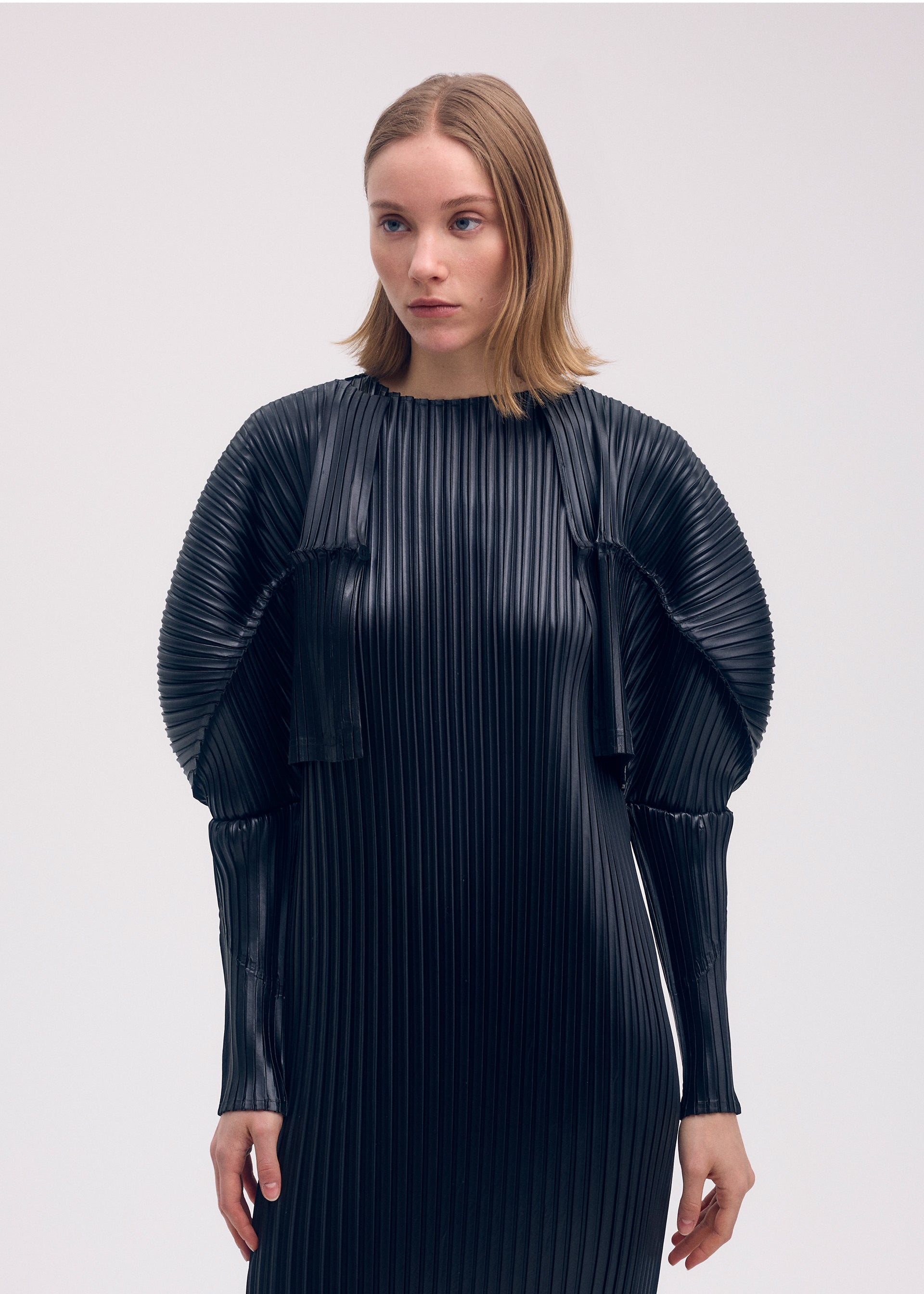 GLOSSED METAL PLEATS Cardigan Black – ISSEY MIYAKE EU