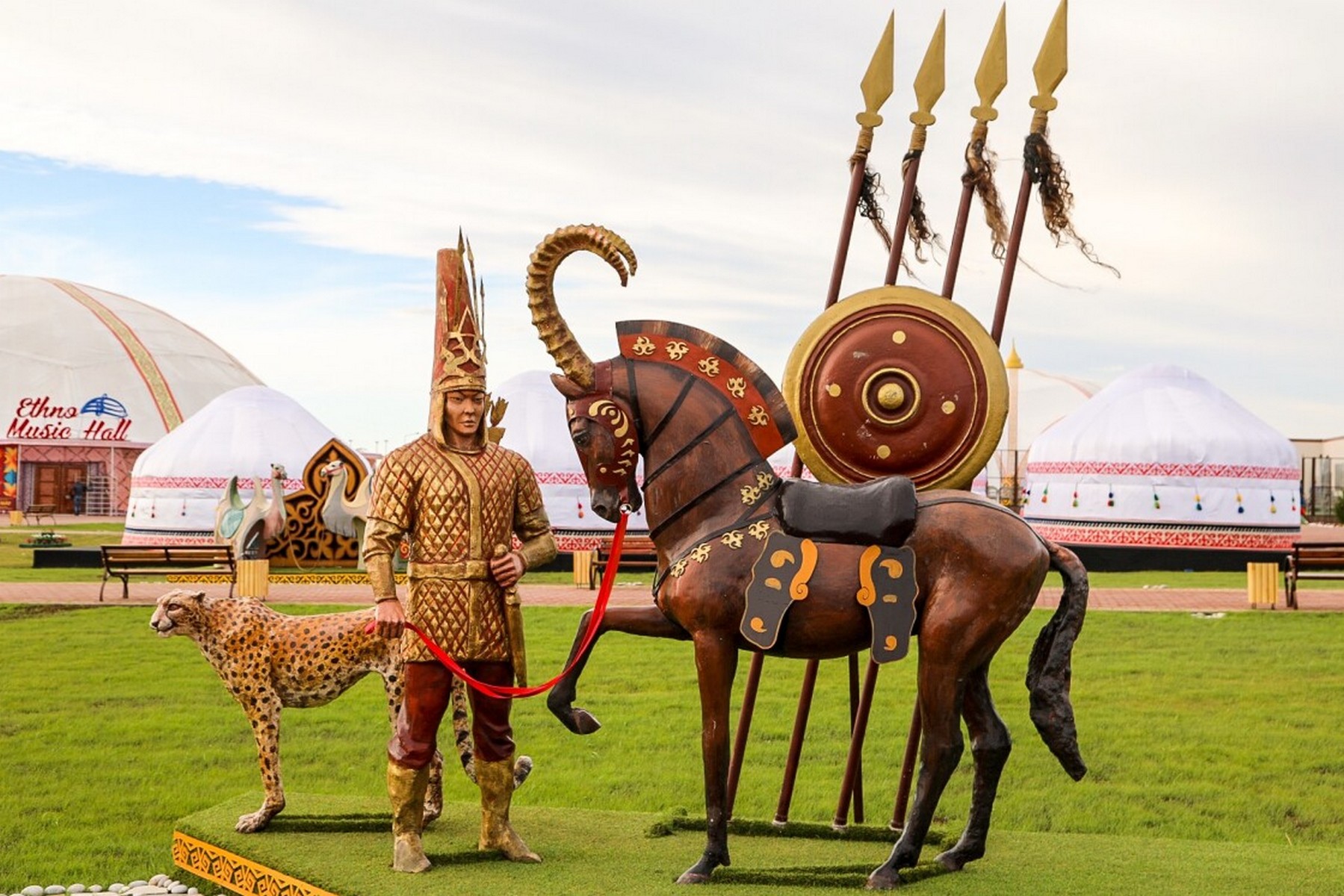 カザフ遊牧民の文化を探る - ウズベキスタン、中央アジア、コーカサス