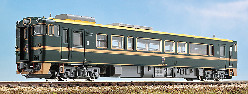 JR西日本 キハ40 2000番代 ベル・モンターニュ・エ・メール～べるもん