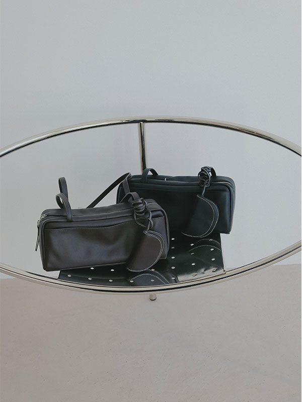 オープンポケットレザーボストン(F BLACK): グッズ │ ETRE TOKYO