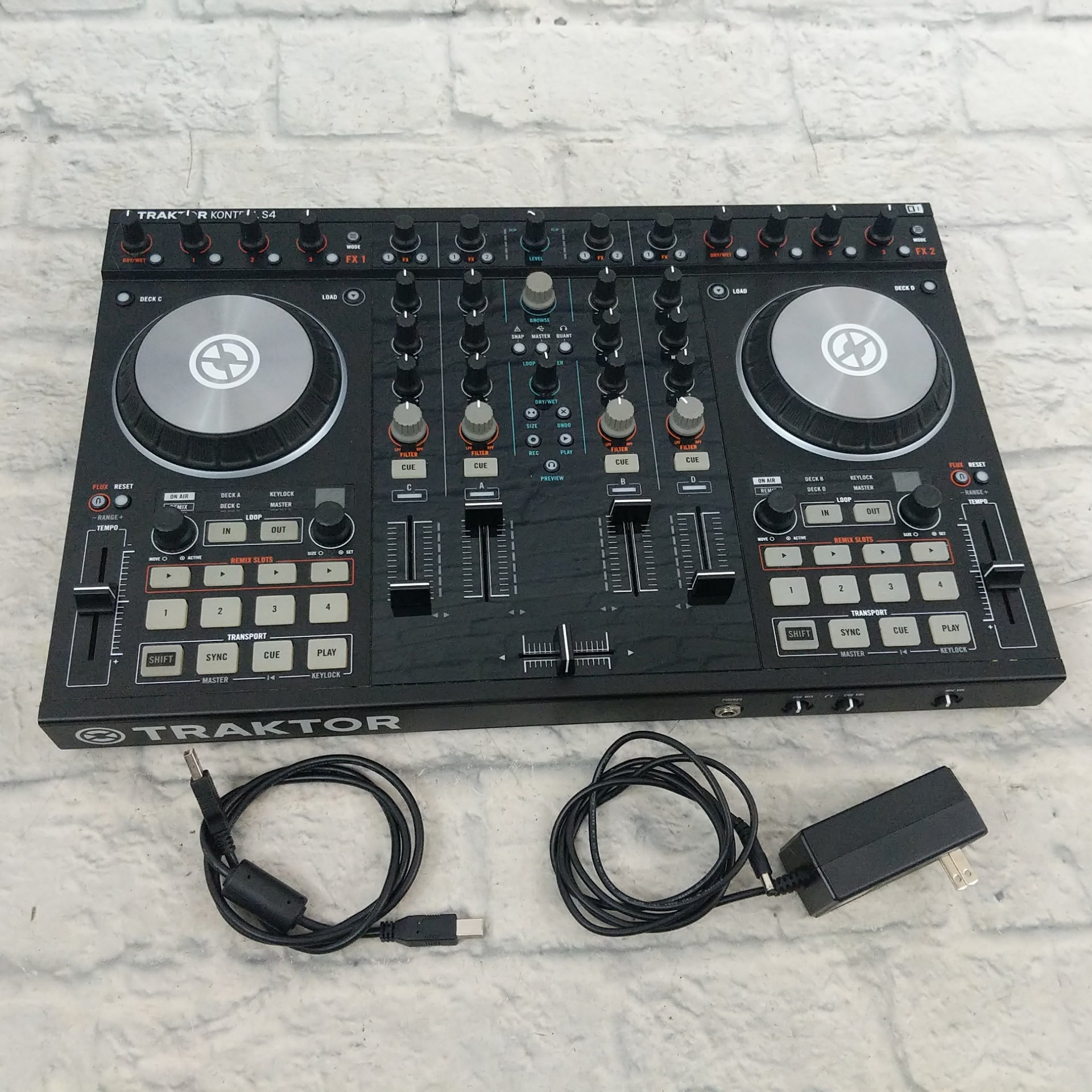 Native Instruments Traktor Kontrol s4 MK2 Controller - Evolution Music